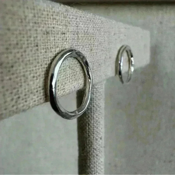 Stella & Dot Silver  ‘O’ Earrings - Picture 2 of 4